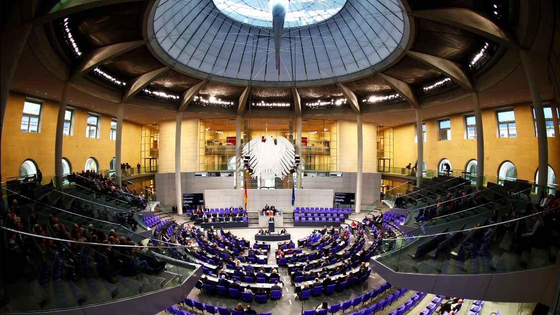 Plenarsitzung des Bundestages von oben fotografiert