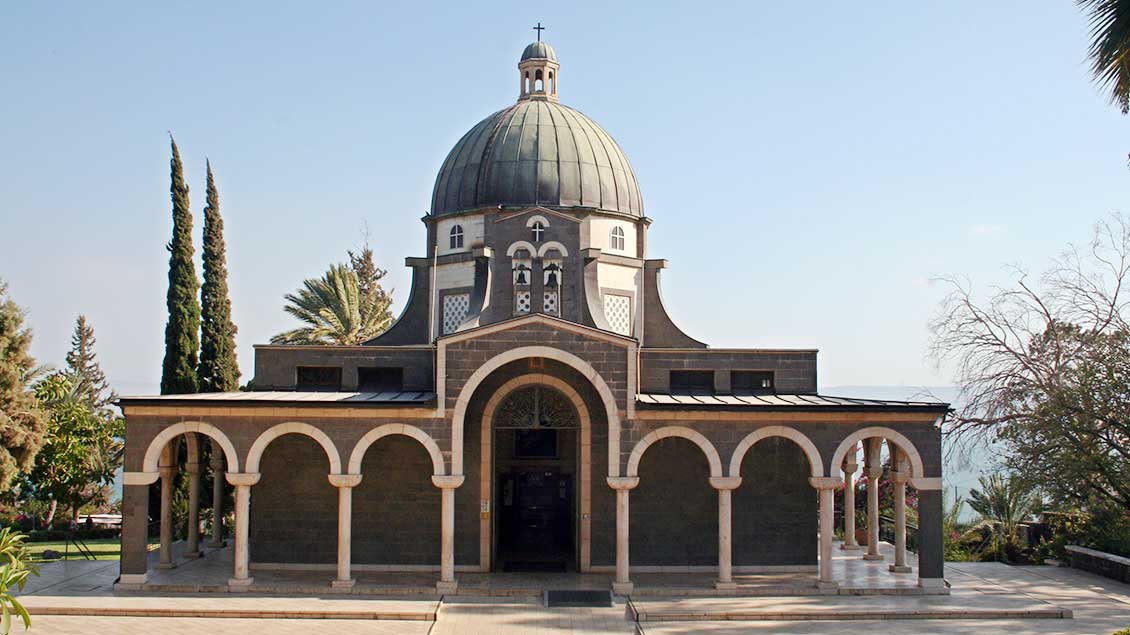 Kirche der Seligpreisungen am See Genezareth in Israel Foto: Jens Joest