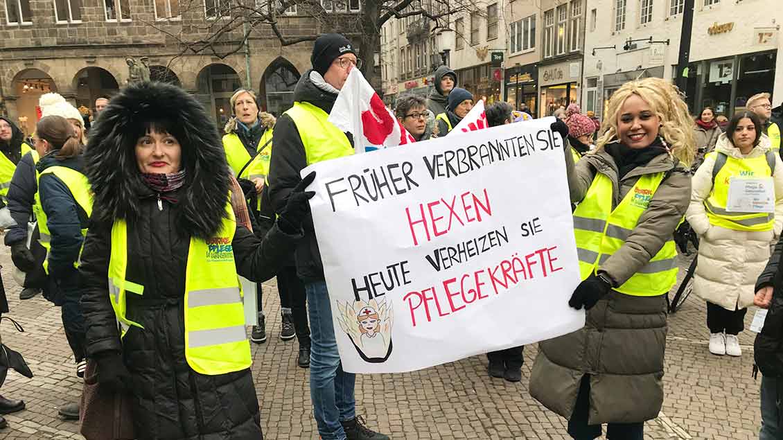 Zahlreiche weibliche Pflegefachkräfte demonstrierten. | Foto: Karin Weglage