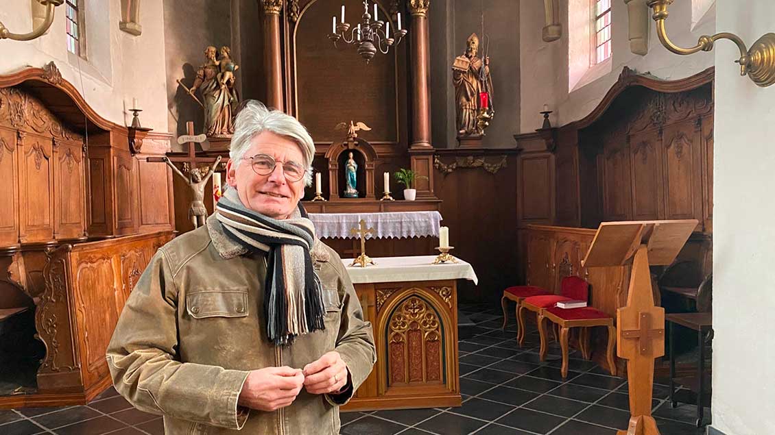 Norbert Holzweiler in der verkauften Kirche Foto: Johannes Bernard