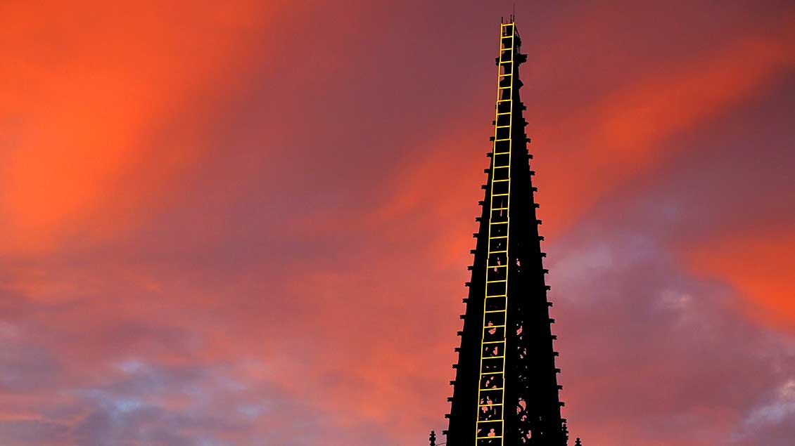 Himmelsleiter am Turm von Lamberti vor Abendhimmel Foto: : Stadt Münster / Amt für Kommunikation / Geschonke