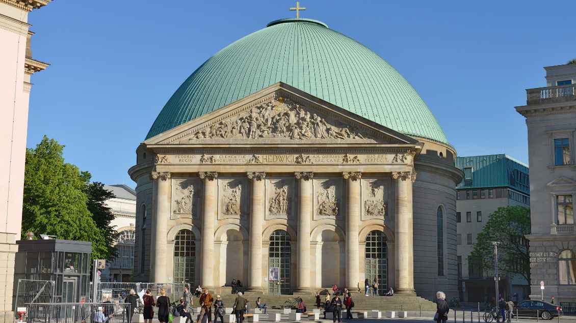 Die katholische Hedwigskathedrale, Bischofkirche in Berlin