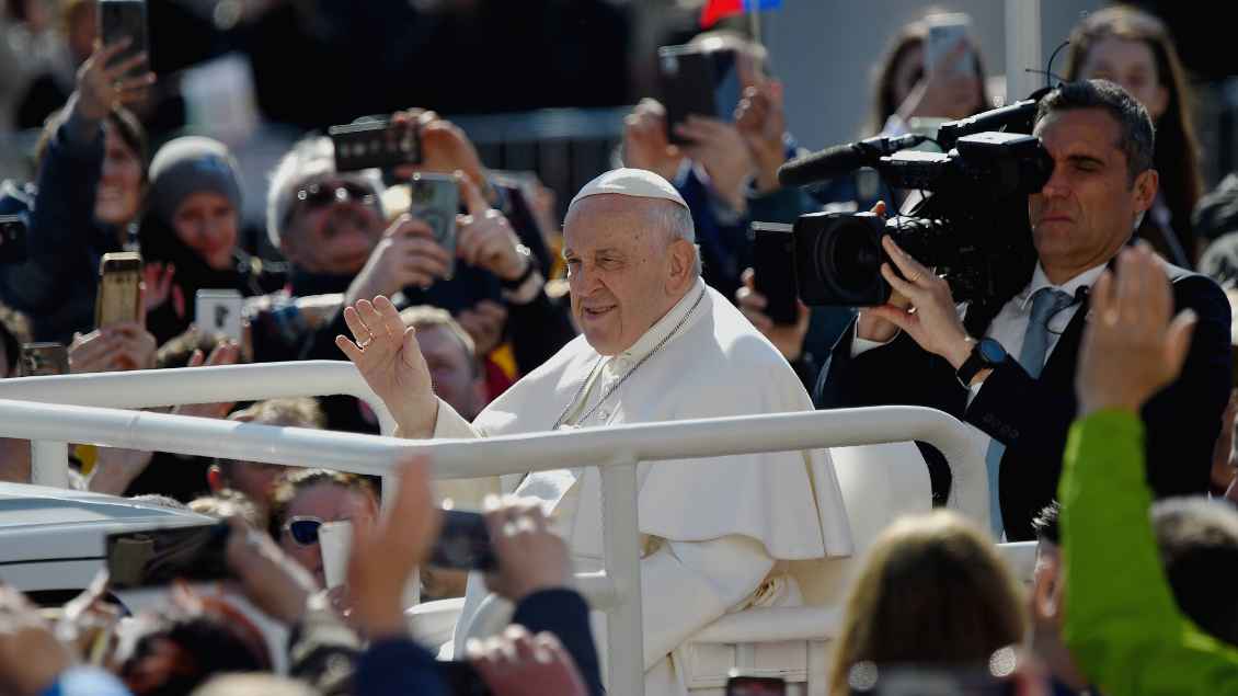 Papst Franziskus bei der Messe in Budapest Foto: NurPhoto (imago)