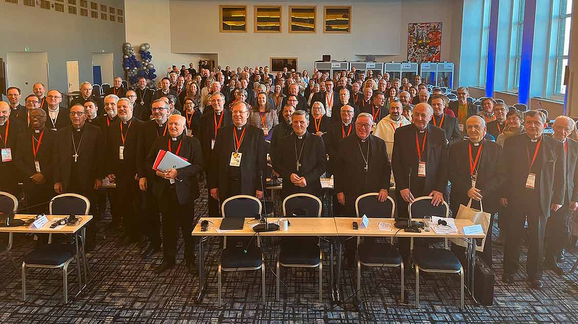 Gruppenbild der Teilnehmenden des Europa-Treffens der Weltsynode in Prag