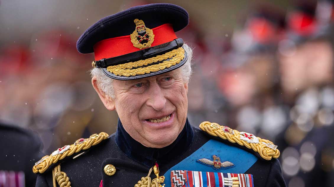 König Charles mit Uniform
