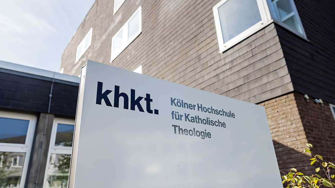 Eingang der  Kölner Hochschule für Katholische Theologie (KHKT) Foto: Cornelis Gollhardt (KNA)