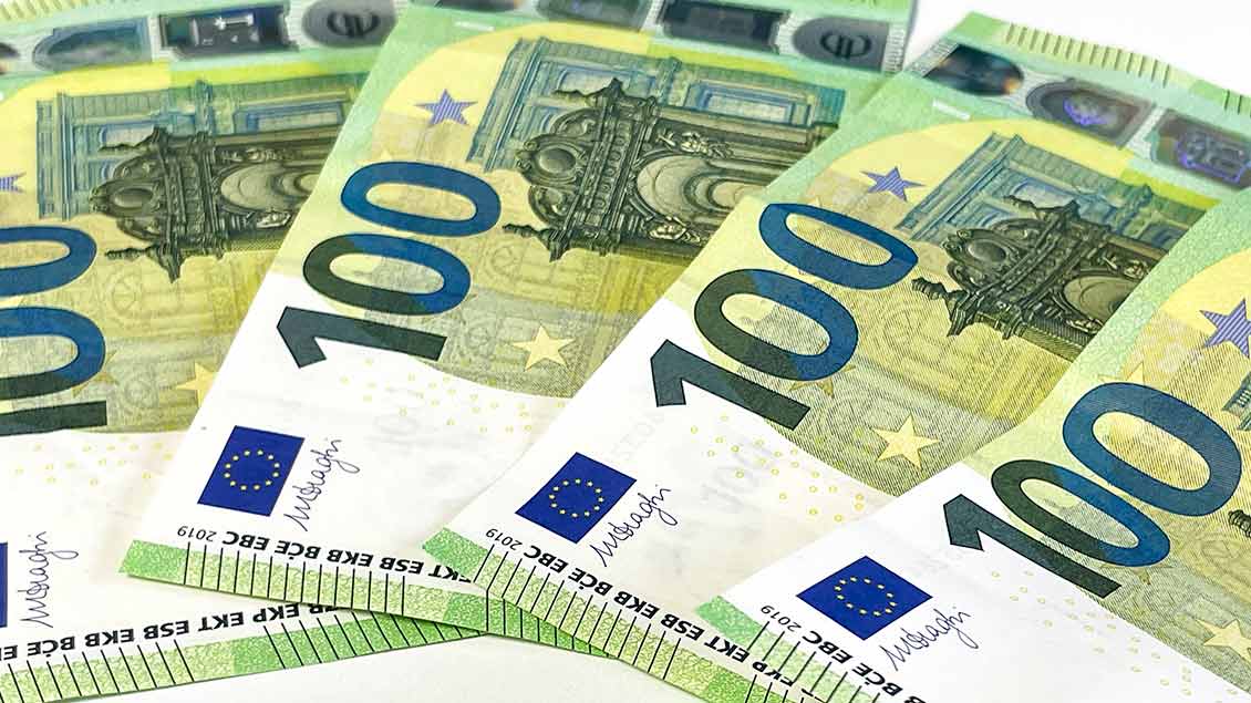 Aufgefächerte 100-Euro-Scheine