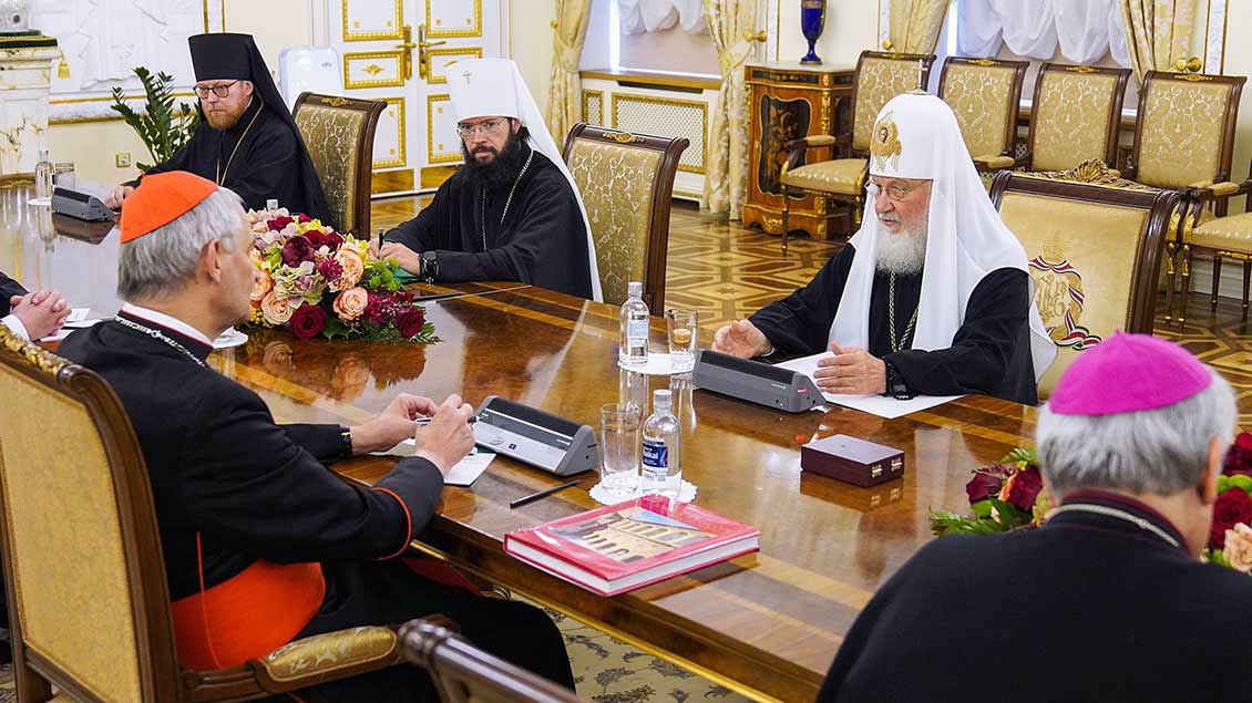 Kardinal Matteo Zuppi (links) und Patriarch Kyrill Foto: Russisch-Orthodoxes Moskauer Patriarchat (SNA / Imago)