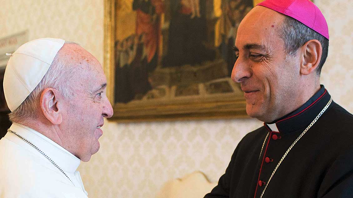 Papst Franziskus und Erzbischof Victor Fernandez