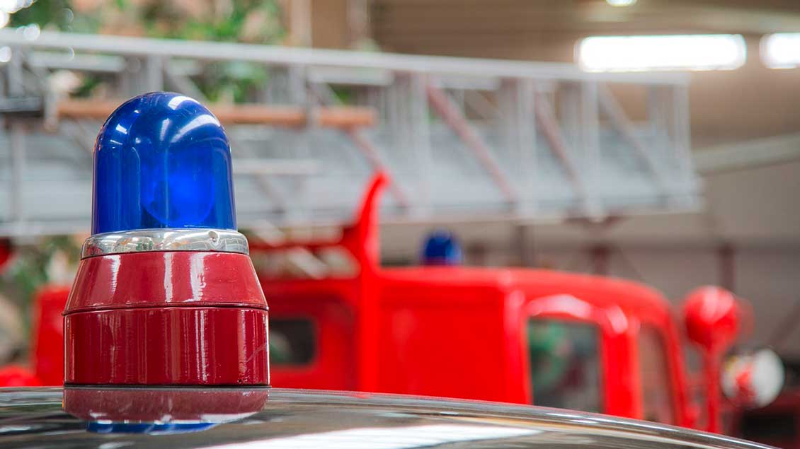 Blaulicht auf einem Einsatzwagen der Feuerwehr