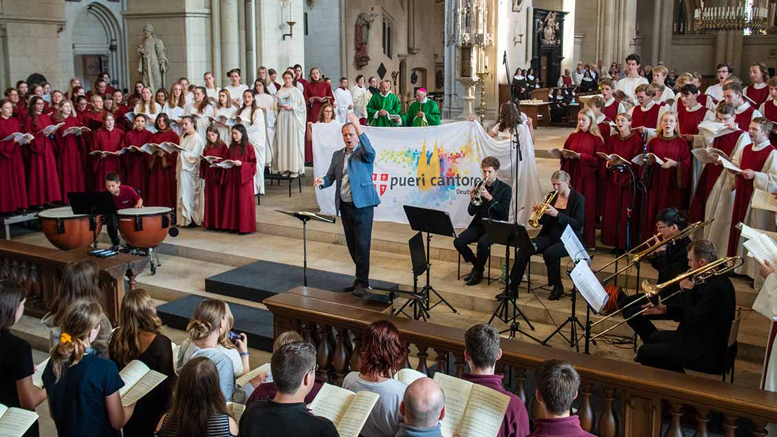 1.600 junge Sängerinnen und Sänger aus ganz Deutschland feierten den Abschluss des Pueri-Cantores-Chorfestes im St.-Paulus-Dom. | Foto: Ann-Christin Ladermann (pbm)