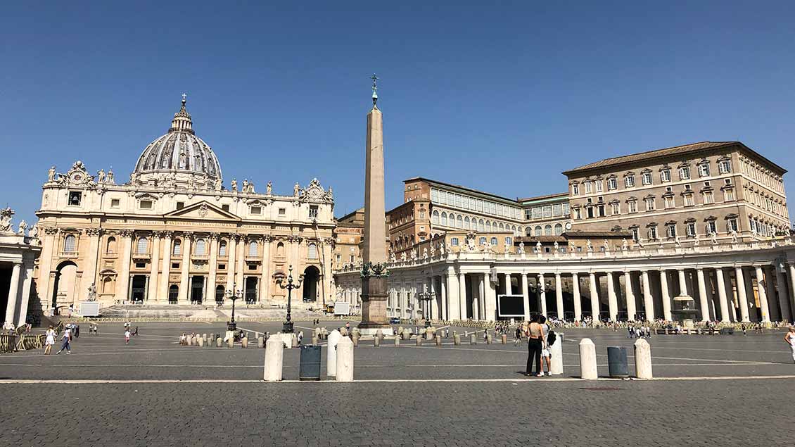 Petersplatz und Petersdom in Rom