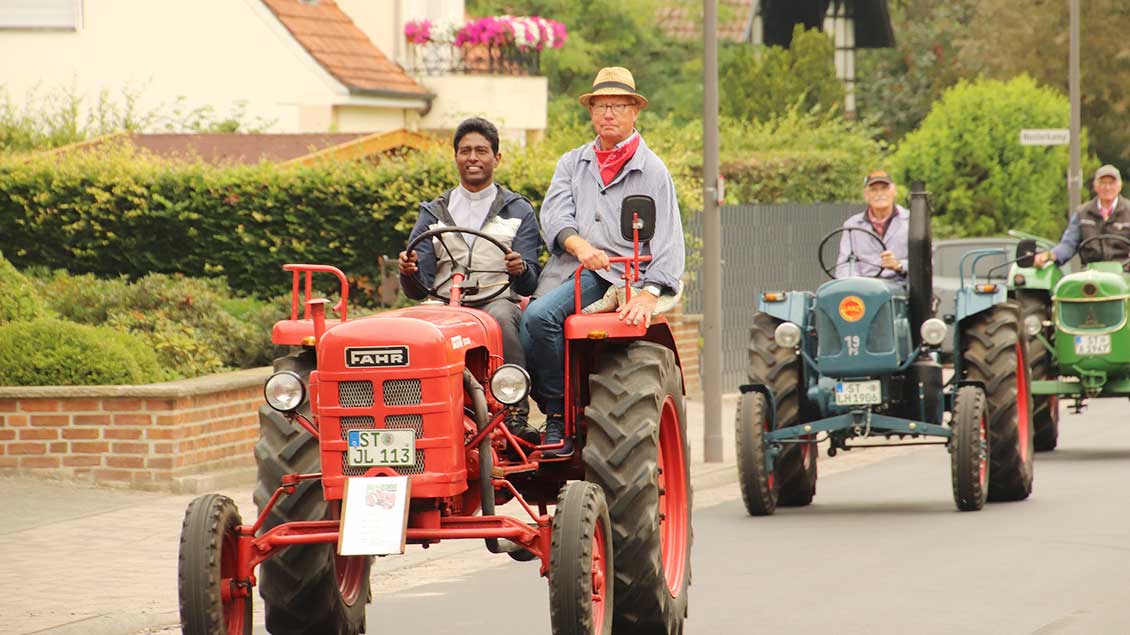 Ravi Chatta auf dem Traktor