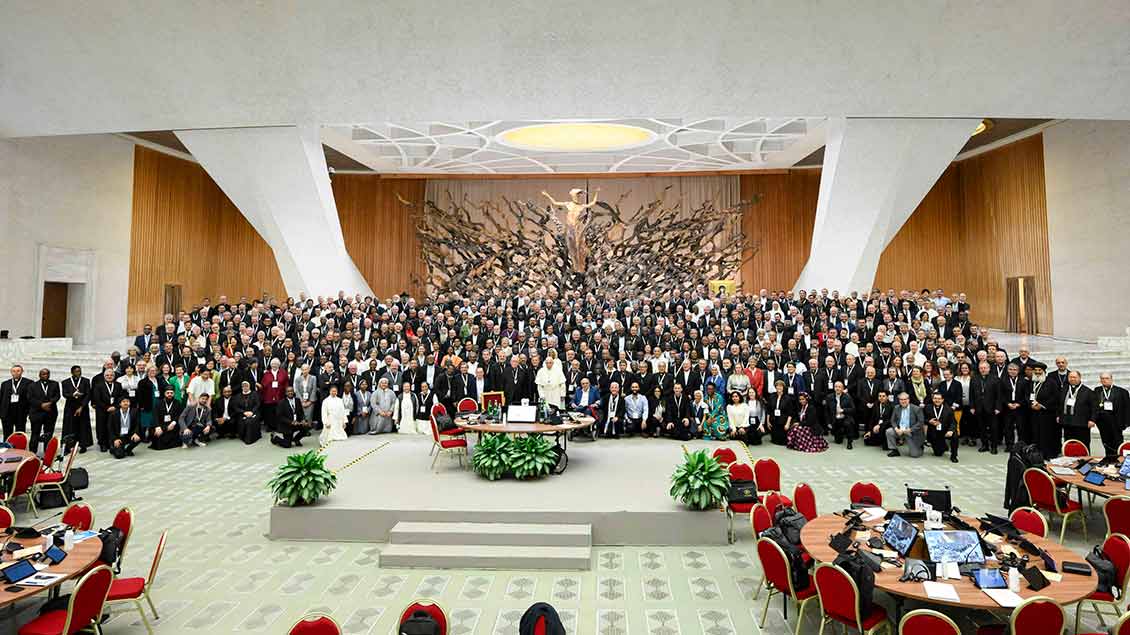 Alle Synodenteilnehmer im Vatikan