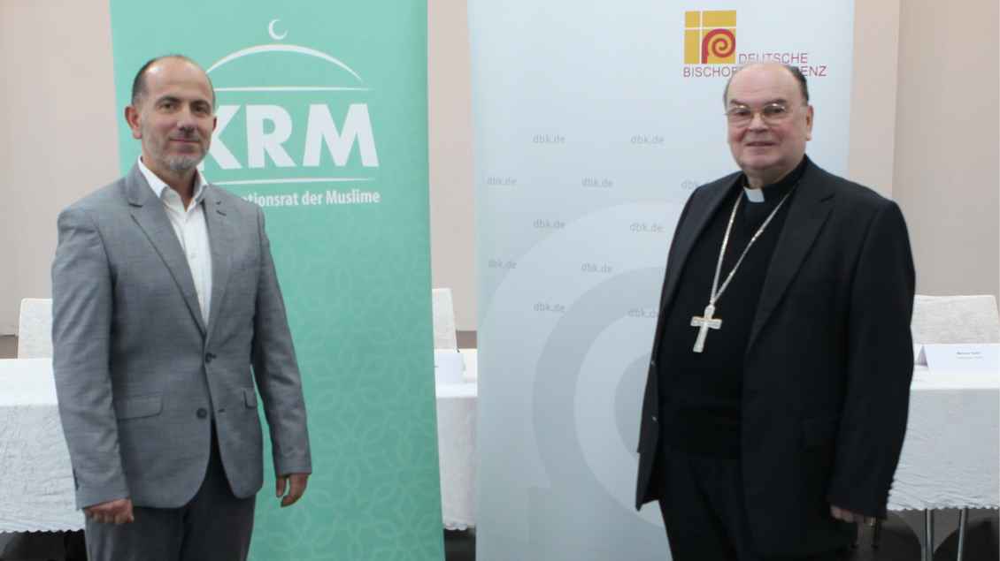Laurent Salahaddin Ibra (Sprecher Koordinationsrat der Muslime KRM) und Bischof Bertram Meier