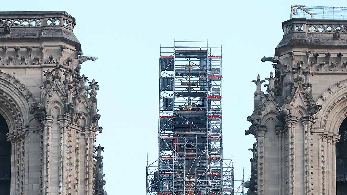 Dachreiter von Notre Dame mit Kreuz Foto: Bestimage (Imago)
