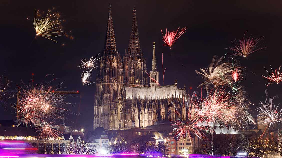 Feuerwerk vor dem Kölner Dom