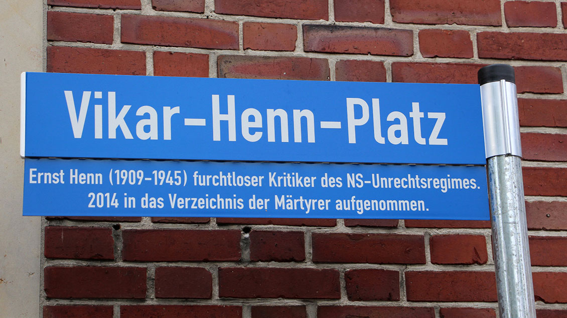 Straßenschild: Vikar-Henn-Platz Foto: Archiv