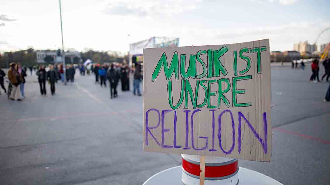 Schild "Musik ist unsere Religion"